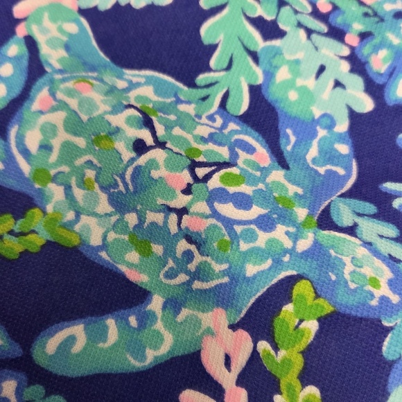 Lilly Pulitzer Buttercup Short "Turtle Villa" - Picture 6 of 10
